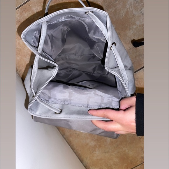 Gray backpack - Picture 4 of 7